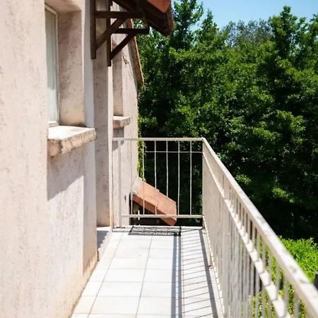 Joli Calme Vue Montagne Dans Le Centre *